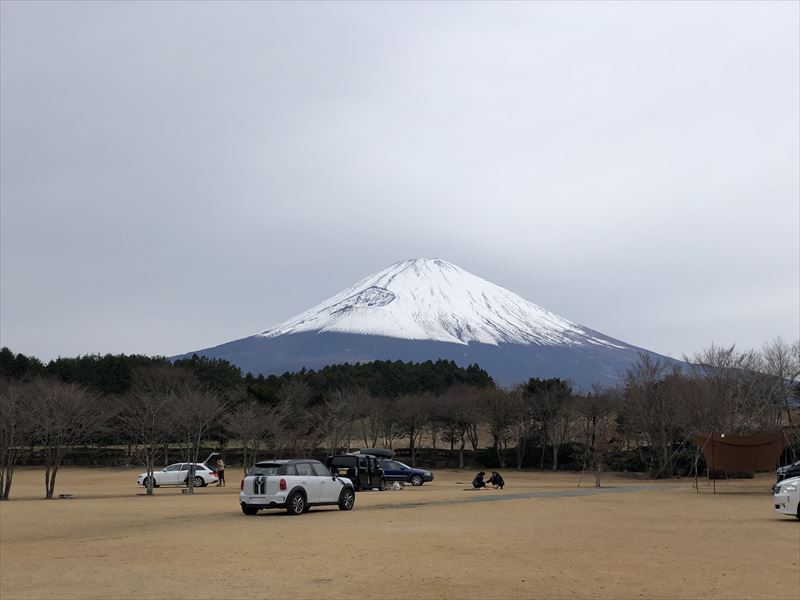 やまぼうしオートキャンプ場と富士山
