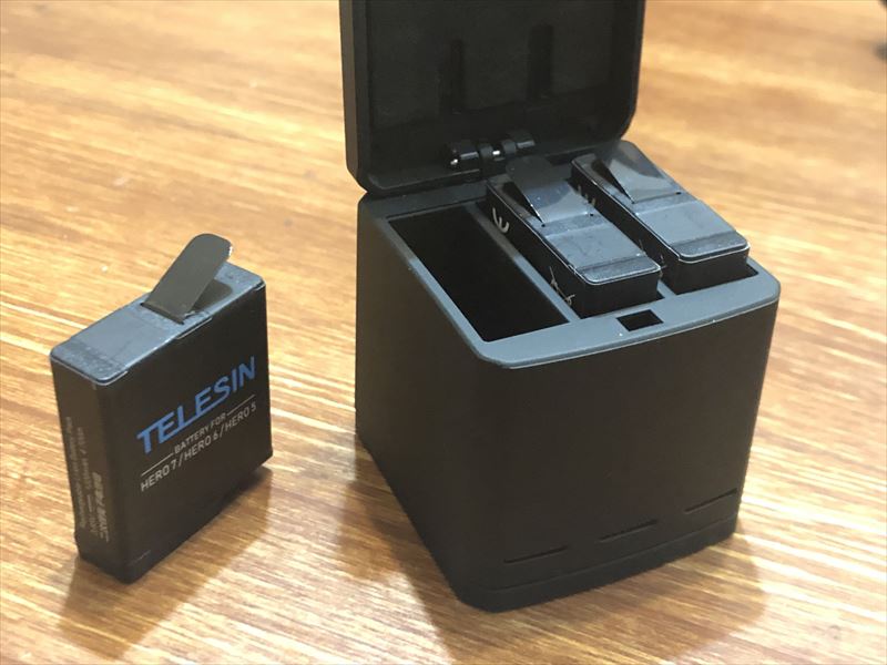 TELESIN GoPro Hero 8 black用互換バッテリー3個 ボックス収納式 USB充電器付き 01